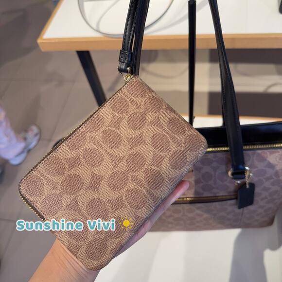 NWT bundle COACH Station Tote Bag Maxi CCD69 & CW854 Zip Wristlet Gold/Tan/Black - Picture 8 of 10